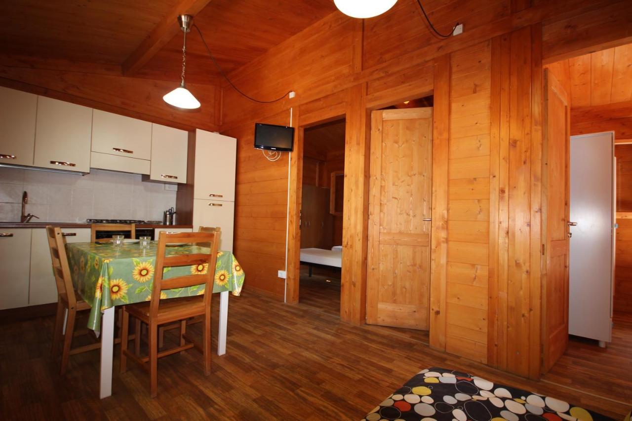 Camping Calatella Parco Di Vacanza Marina di Massa Zewnętrze zdjęcie