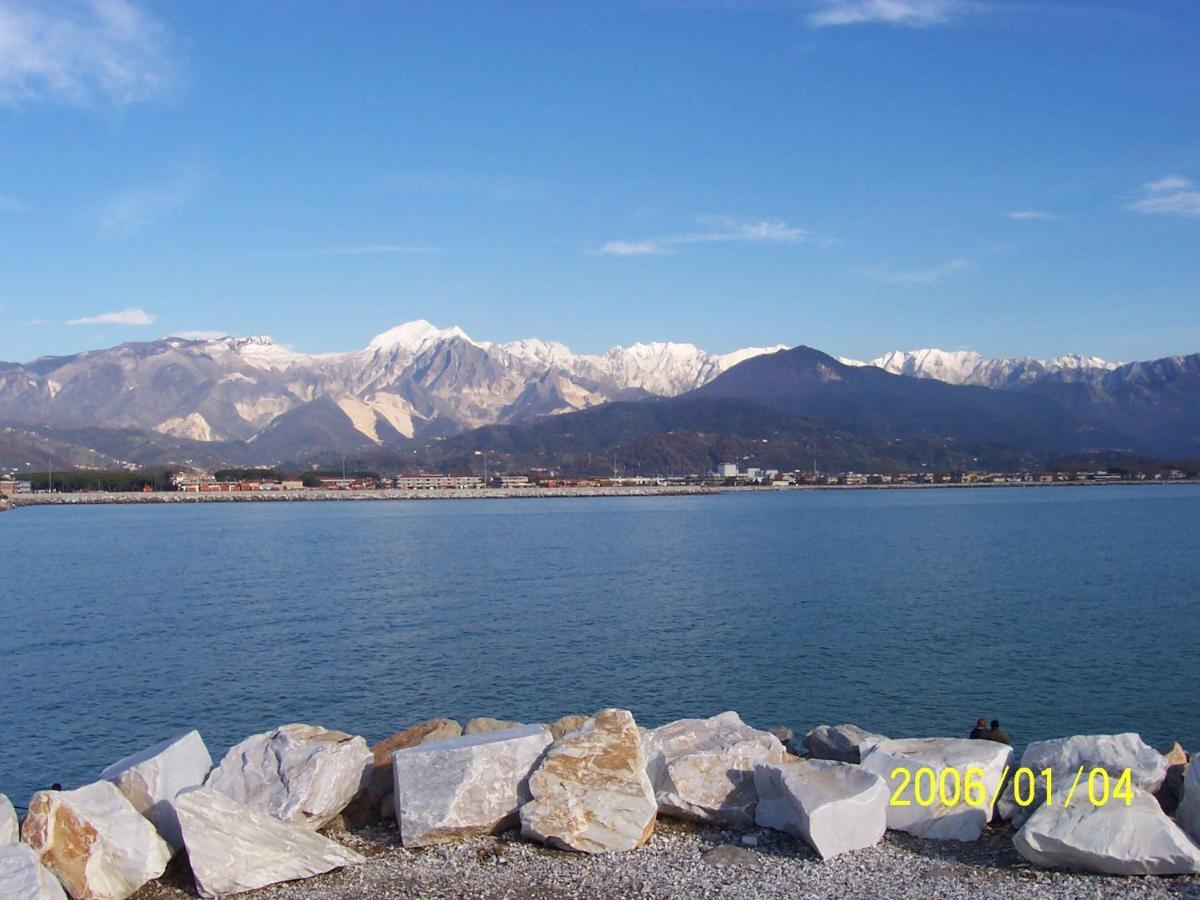 Camping Calatella Parco Di Vacanza Marina di Massa Zewnętrze zdjęcie
