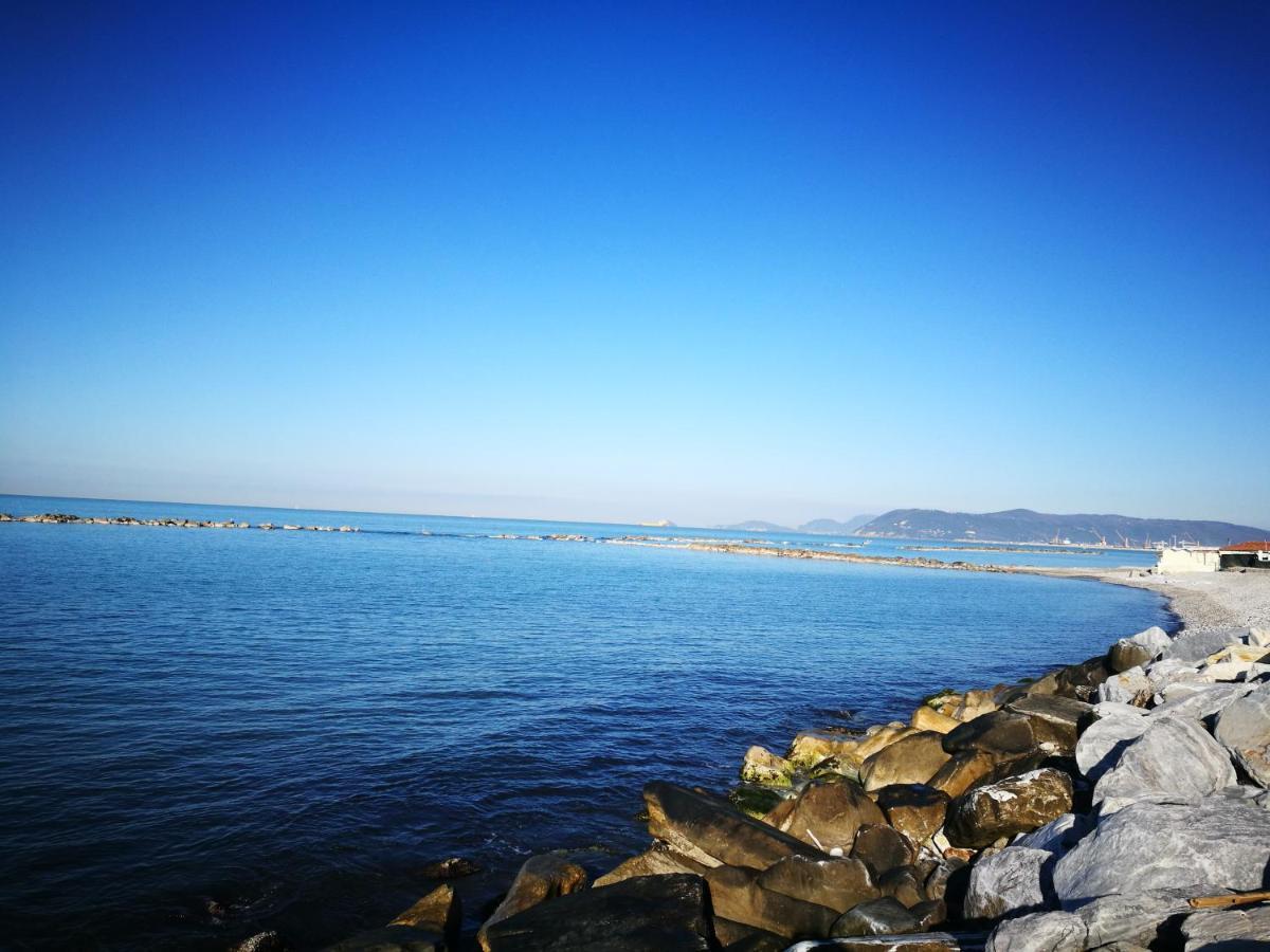 Camping Calatella Parco Di Vacanza Marina di Massa Zewnętrze zdjęcie
