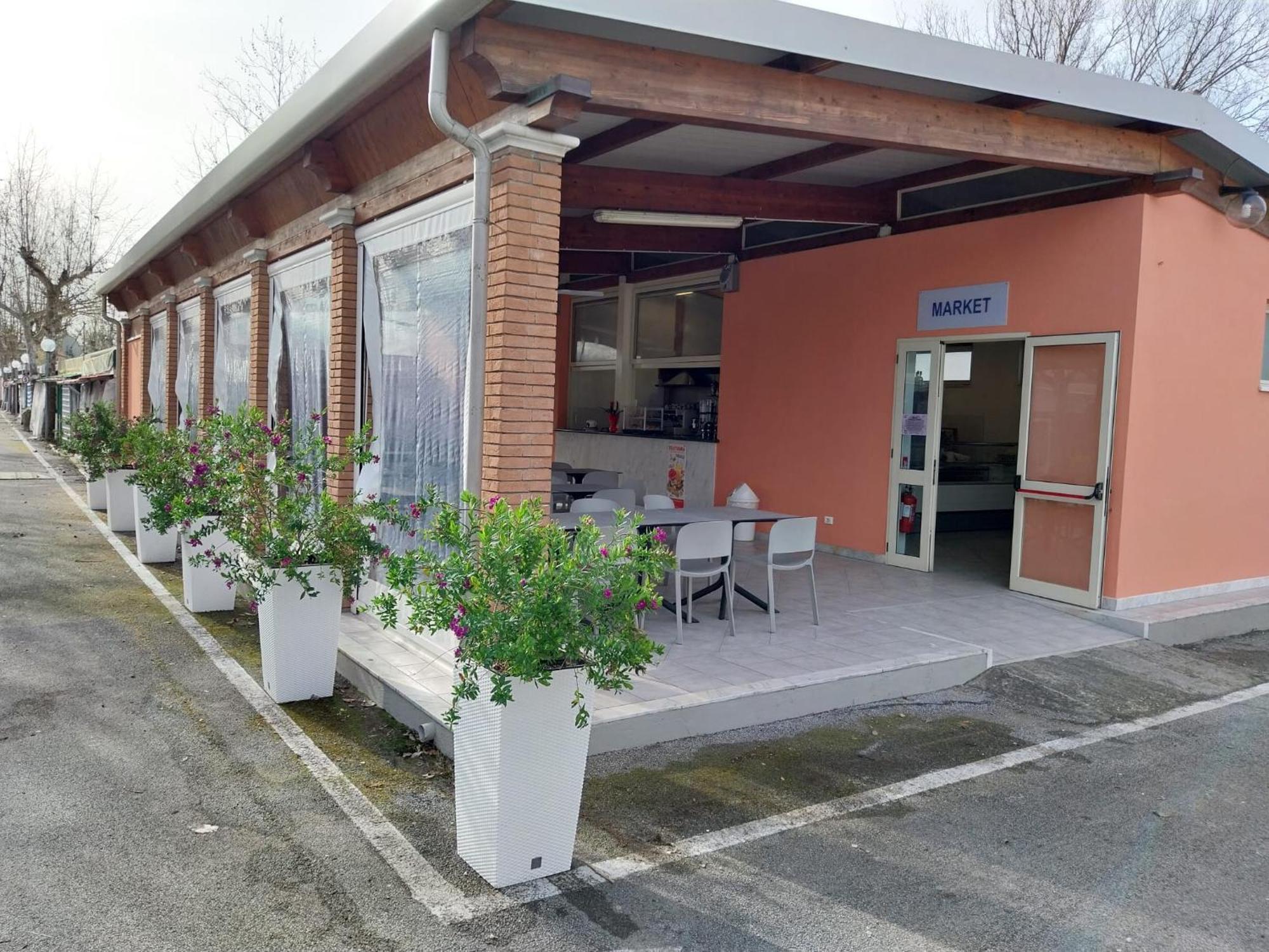 Camping Calatella Parco Di Vacanza Marina di Massa Zewnętrze zdjęcie